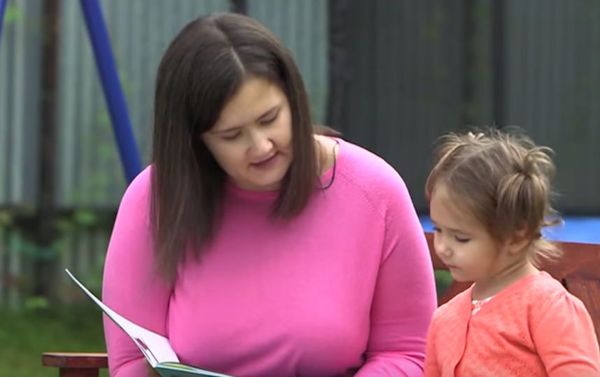 Родители девочки-полиглота, знающей в 4 года 7 языков, рассказали о методах обучения дочки