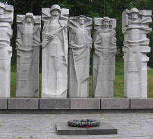 Очередной памятник советским воинам сносят в Польше