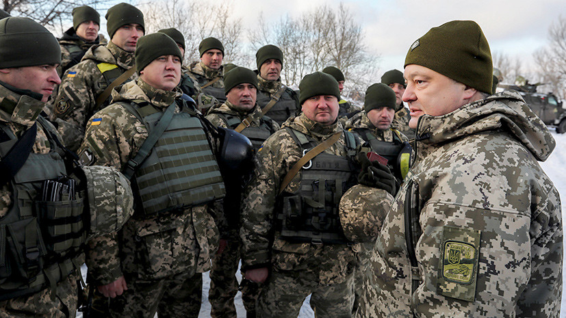 Пётр Порошенко в военной части, расположенной на линии соприкосновения войск. 5 декабря 2016 года. 