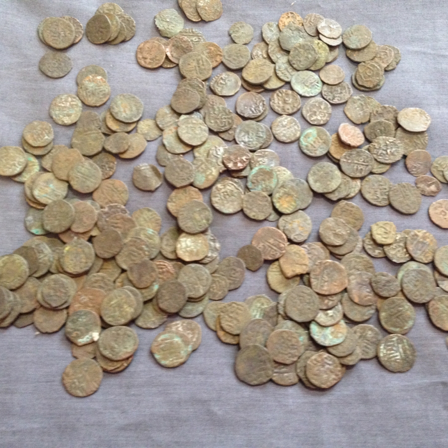Клад медных монет XIV века времен Золотой Орды