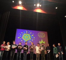 Киевские школьники получили справочники, в которых нет Крыма
