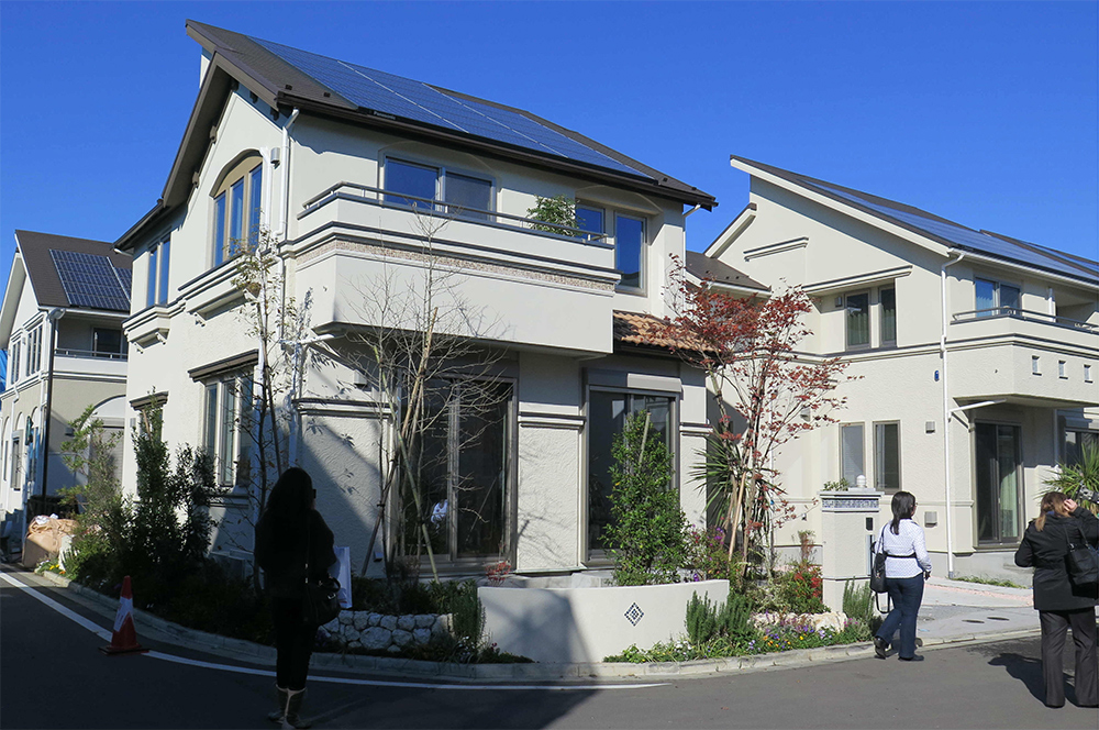 Использование солнечной энергия: город солнца Фуджисава