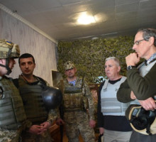 На передовой в Донбассе засветились американские генералы – кадры