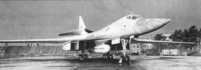 Ту-160 с макетом ракеты-носителя "Бурлак"