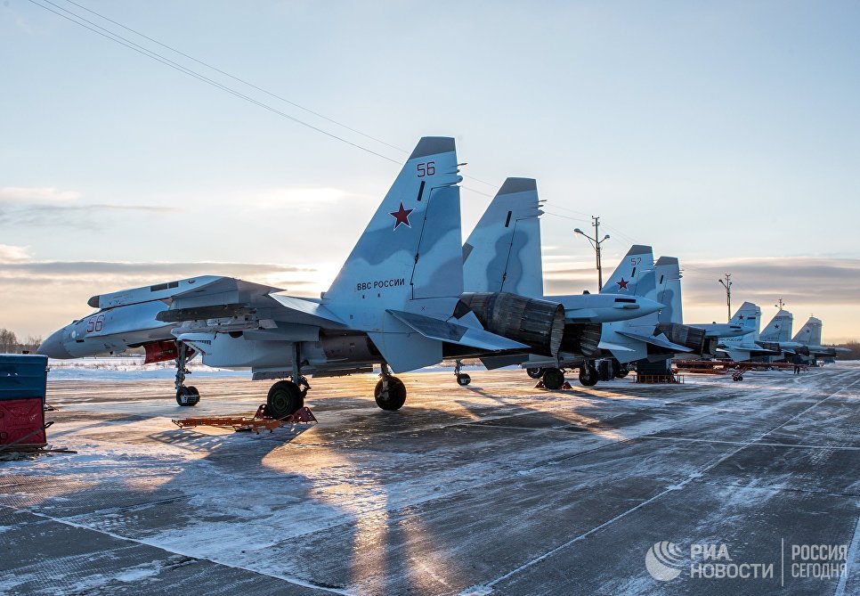Самолеты Су-35 поступившие в 6-ю Ленинградскую Краснознамённую армию ВВС и ПВО на аэродроме "Бесовец" в Республике Карелия