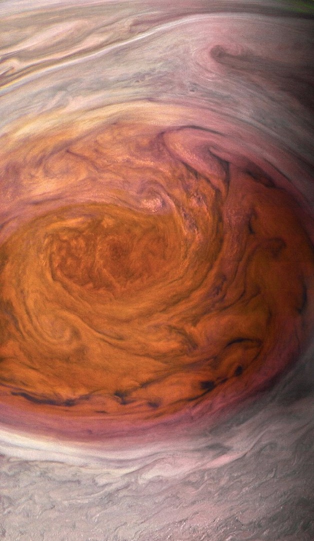 NASA получило детальные снимки Большого красного пятна Юпитера