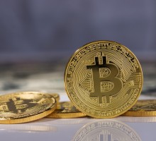 Bitcoin потерял почти четверть стоимости. Почему?