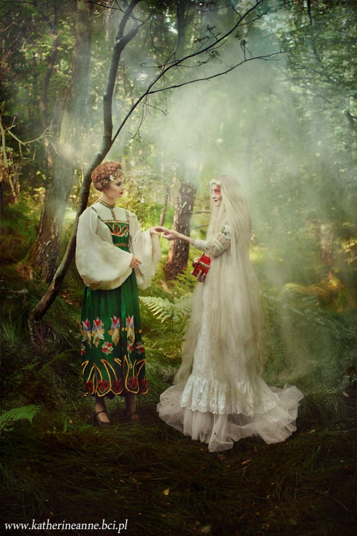 Фотограф попробовал в своих работах показать славянскую сказку.