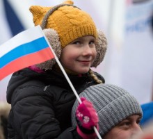 Россия вымирает, пока чиновники оскорбляют мать-героиню