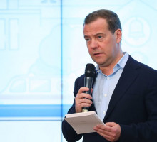 Медведев заявил, что фундаментальные изменения Конституции не нужны