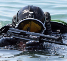 Боевые пловцы ВДВ обезвреживают «врага» под водой