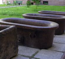 Коллекция каменных ванн древних