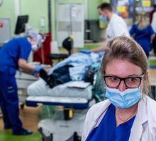 Врачи и медсёстры бегут из Латвии