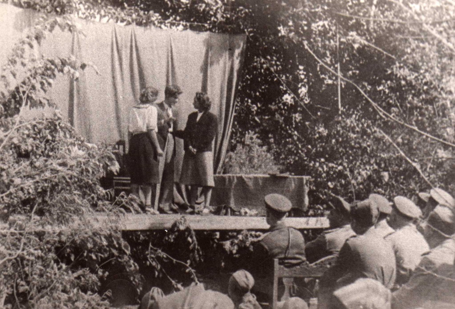 Выступление артистов в селе черное белые 1965