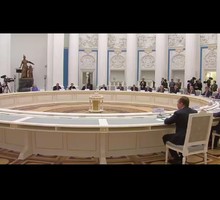 Политическая проституция: Порошенко просит Грефа остаться на Украине