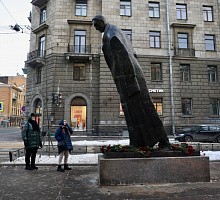 Мизулина потребовала закрыть выставку "педофильских" фото в центре Москвы