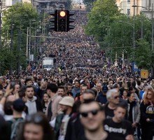 Президент Сербии опасается бунта