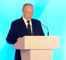 Владимир Путин выступил на XIII съезде Федерации независимых профсоюзов России