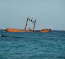 Затонувшие судна наносят огромный вред воде