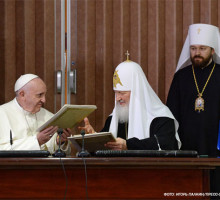 Андрей Кураев: "Встретившись с папой, патриарх Кирилл выполнил "партийное" поручение".Всемирный глава католиков и посланец Путина подписали совместную декларацию
