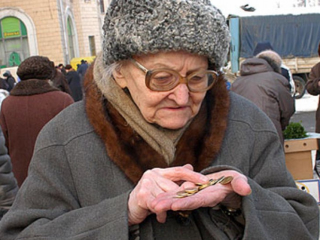 Минтруда утверждает, что бедных пенсионеров в России нет.