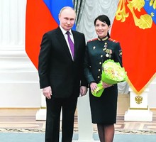 Бабушки плетут не макраме, а маскировочные сети