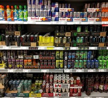 Биотехнолог объяснила, чем опасны энергетики для подростков