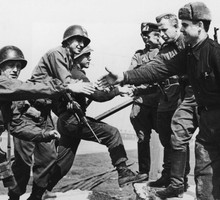 Рукопожатие над бездной