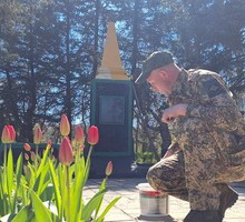 Бойцы восстанавливают памятники ВОВ на освобождённых территориях