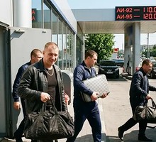 Спекуляции на бензине и миллиардные премии топ-менеджерам