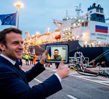 Франция воюет против России – а мы спасаем её экономику